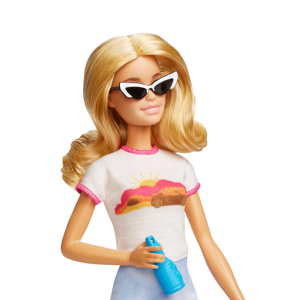 Barbie – Sac Accessoires Luxe En Forme De Lunettes De Soleil – Robe Vichy + 5 Accessoires D’Été – Poupée Non Incluse