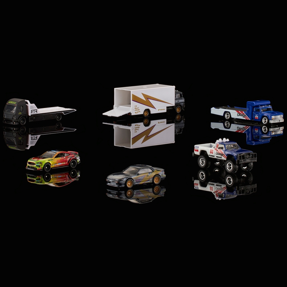 Hot Wheels Team Transport Truck & Race Car Chevelle & Chevy Ramp Truck