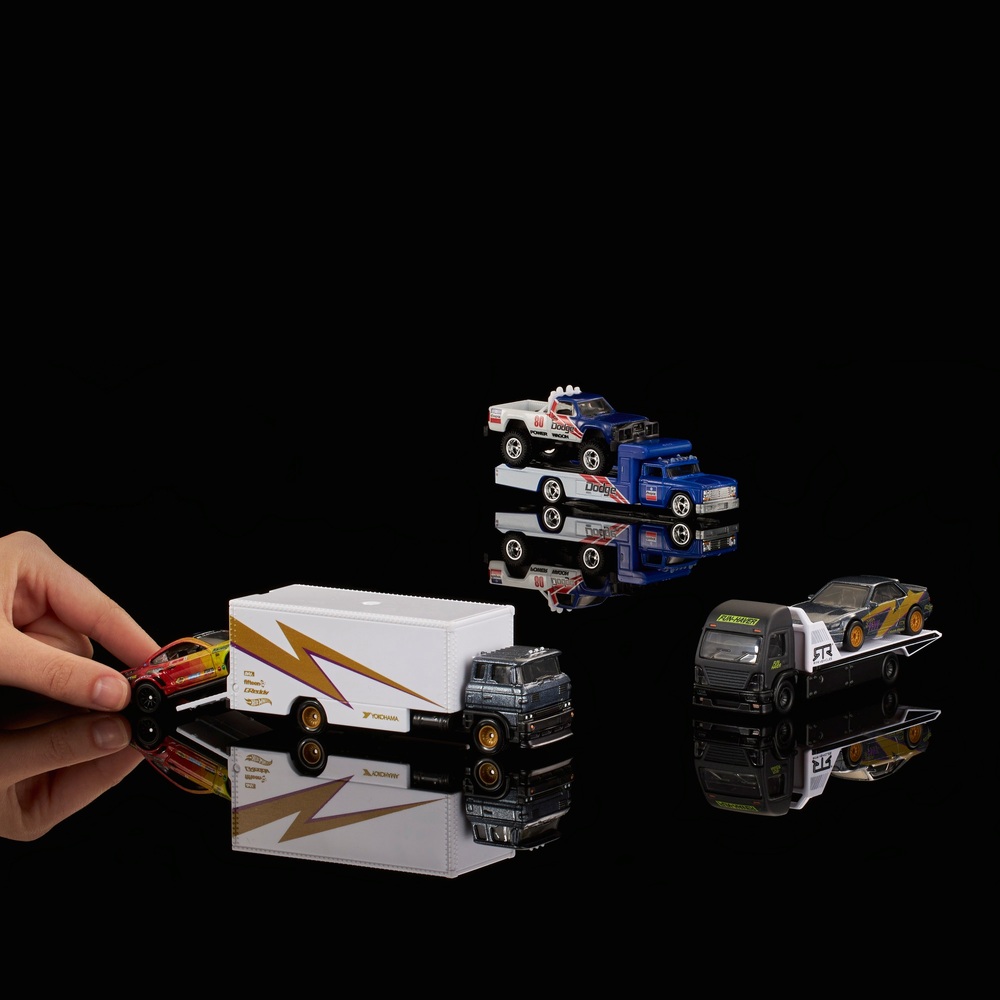 Hot Wheels Team Transport Truck & Race Car Chevelle & Chevy Ramp Truck