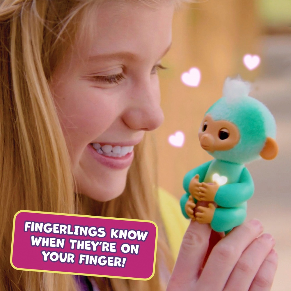 ce petit singe interactif de chez @Smyths Toys FR est sublime