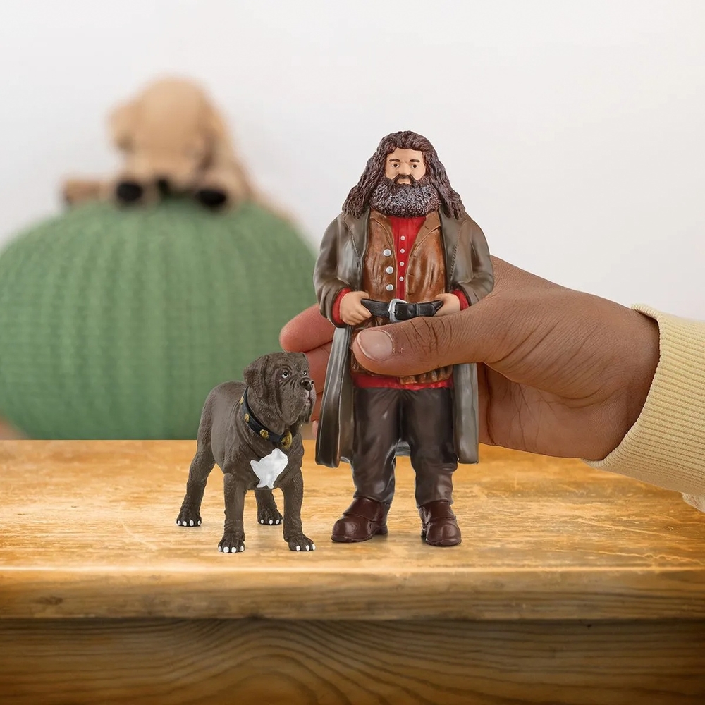 Schleich Wizarding World Harry Potter 42638 Hagrid & Fang Figure