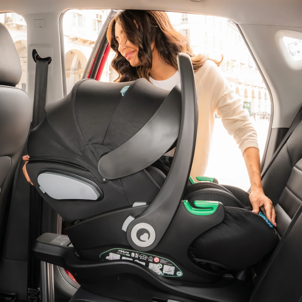 miniuno Recliniie i-Size R129 Belt-Fitted Car Seat Smyths Toys UK