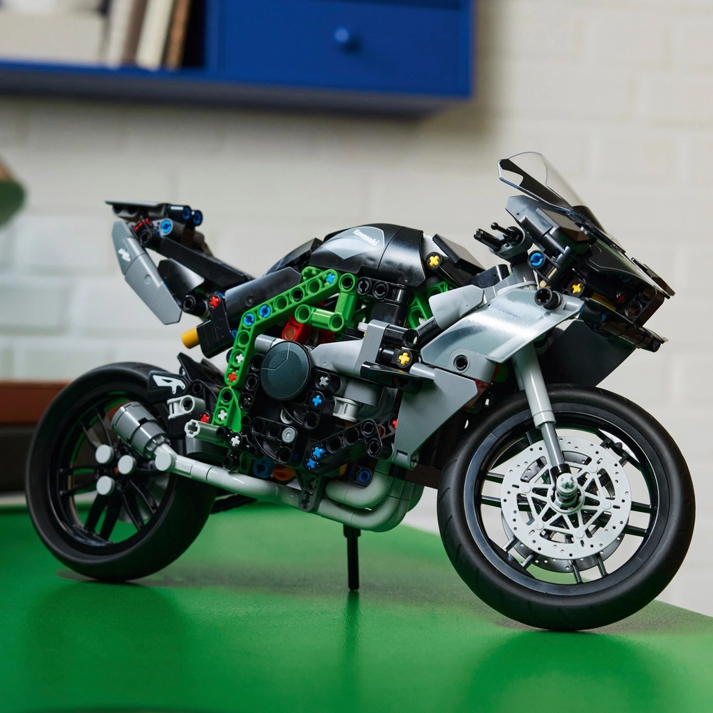 LEGO Technic 42170 Kawasaki Ninja H2R Motor Set | Smyths Toys