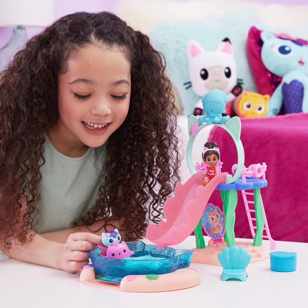 Gabby's Dollhouse, Purr-ific Pool Playset with Gabby and MerCat Figures,  Color-Changing Mermaid Tails and Pool Accessories