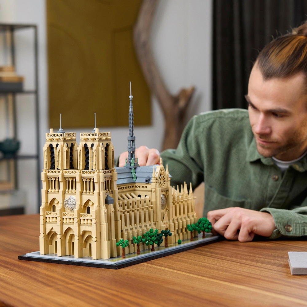 LEGO Architecture 21061 Notre-Dame de Paris | Smyths Toys Deutschland