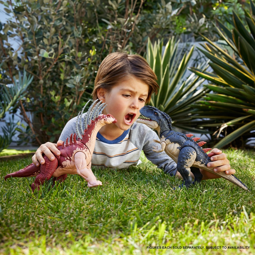 Jurassic World Gigantic Trackers Bajadasaurus | Smyths Toys UK