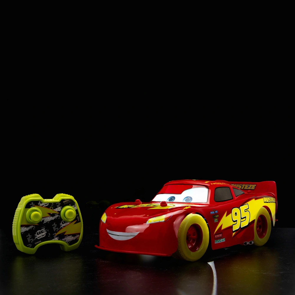 Disney Pixar Cars Ferngesteuertes Auto Lightning McQueen Glow