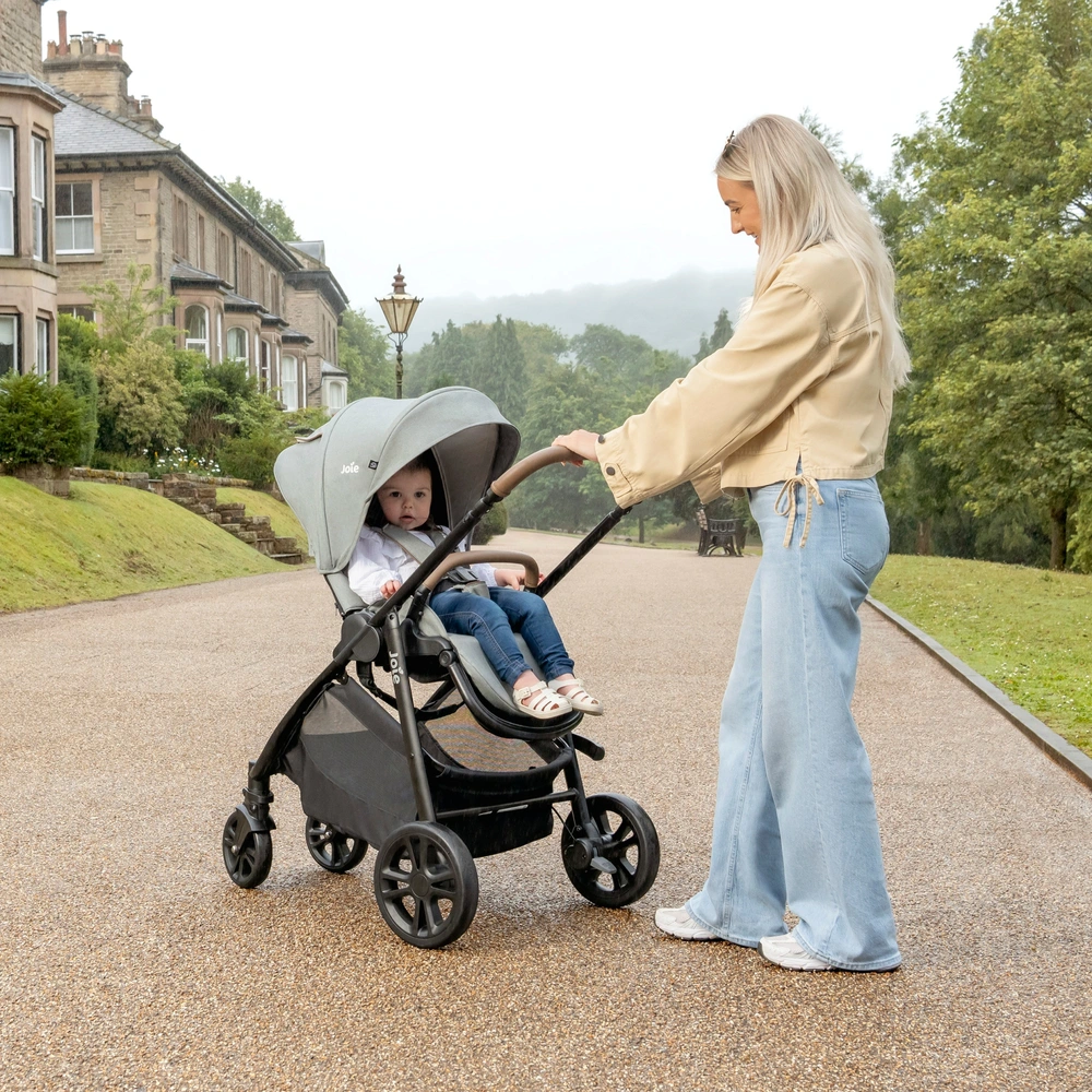 Joie Versatrax E Trio Kinderwagen 3-in-1 Pebble grau | Smyths Toys  Deutschland