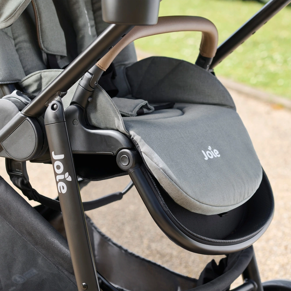 Joie Versatrax E Trio Kinderwagen 3-in-1 Pebble grau | Smyths Toys  Deutschland