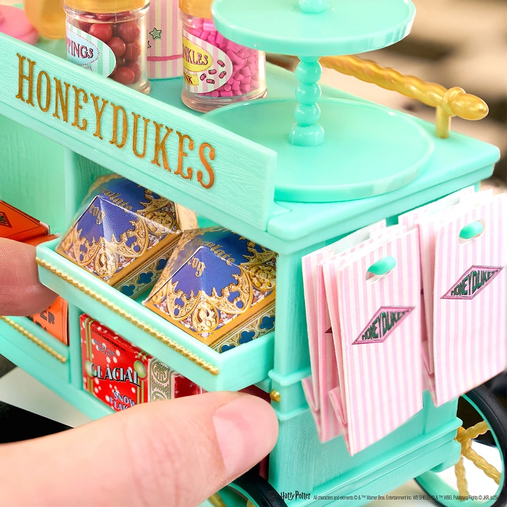 MGA's Miniverse: Make It Mini Harry Potter Honeydukes Trolley