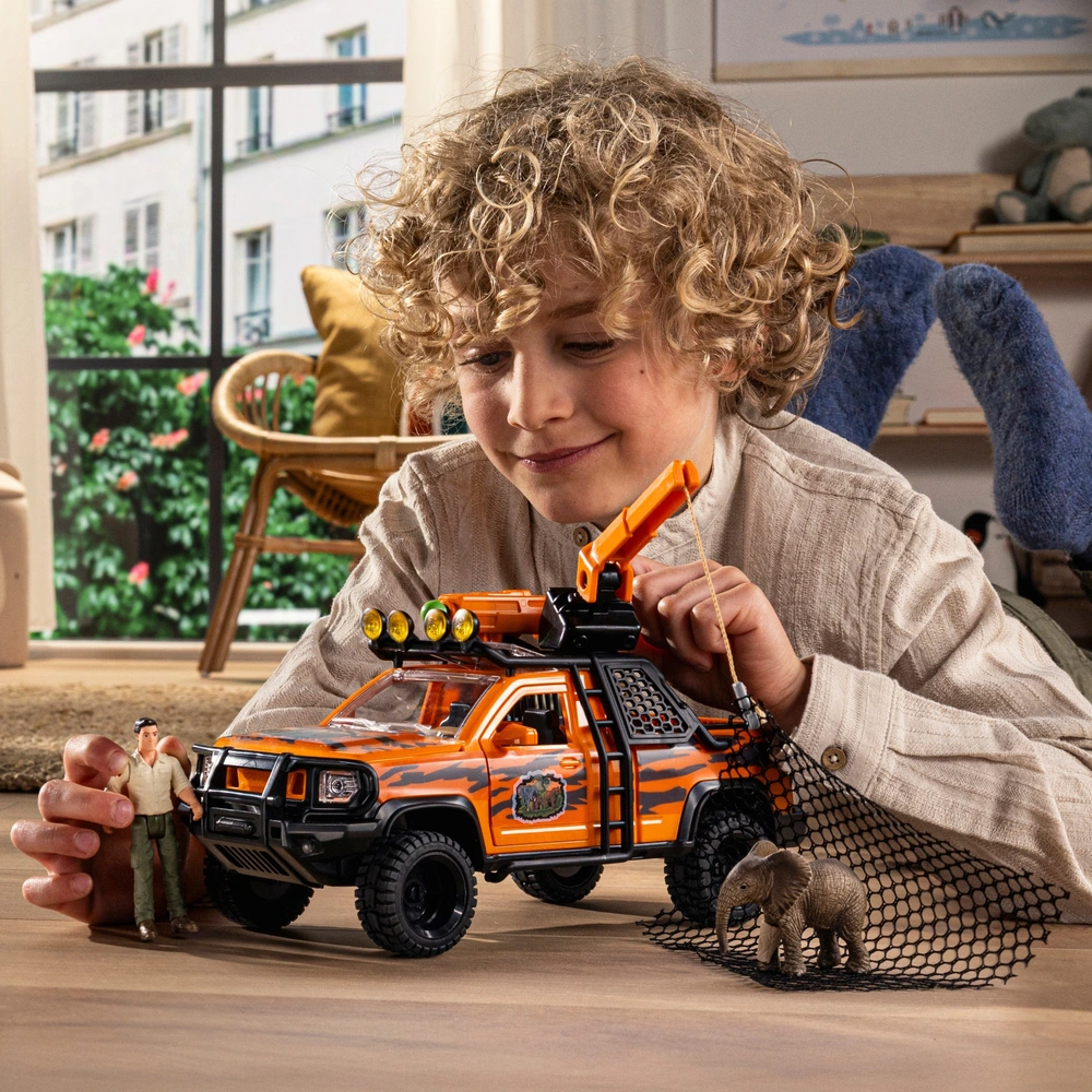 Schleich Wild Life Off-Road Jeep with Rope Winch 17-piece Playset