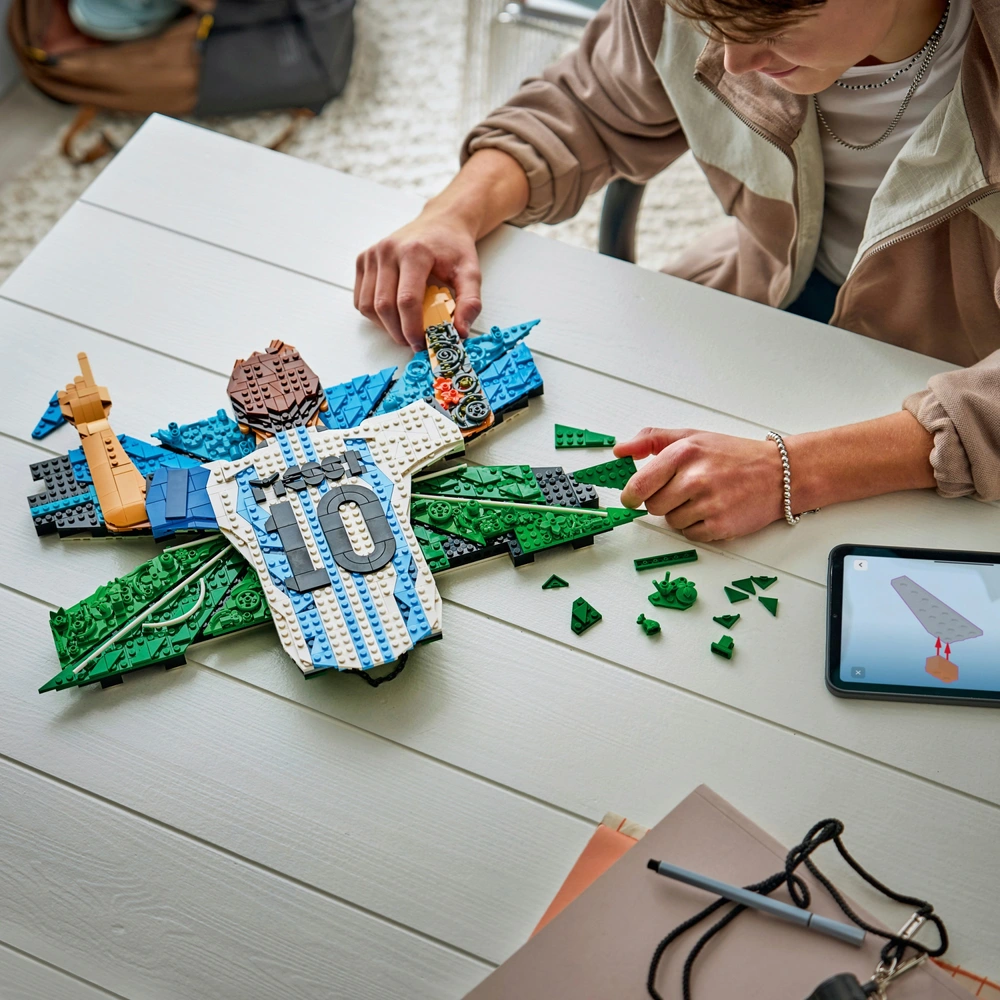 LEGO Editions 43018 Lionel Messi Viering | Smyths Toys Nederland